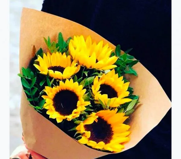 Букет из подсолнухов