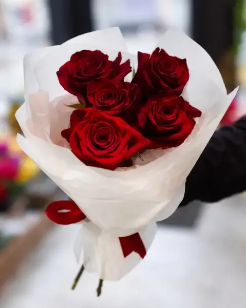 Букет из 5 красных роз